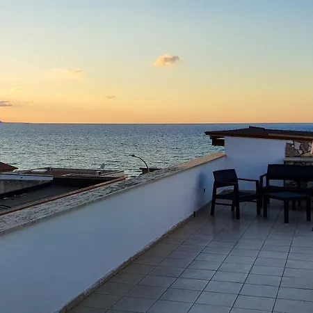 Charming House With Sea And Mountain Views In